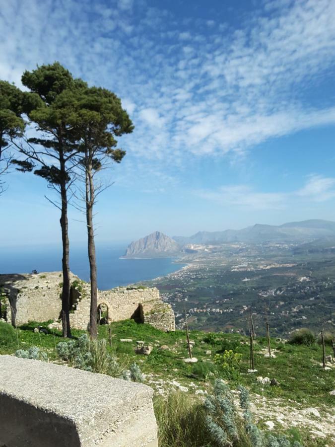 Casa Nel Vigneto Erice Guest House Bagian luar foto